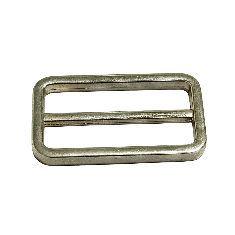 How does the rounded edge design enhance the grip comfort of the Japanese buckle while reducing abrasion to the webbing and clothing?